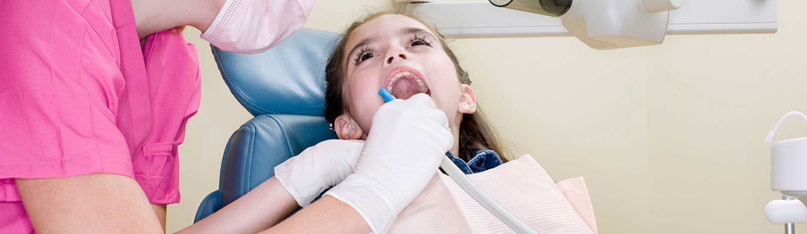 Clínica Dental de Especialidades Doctora Amparo Sierra Alonso limpieza dental