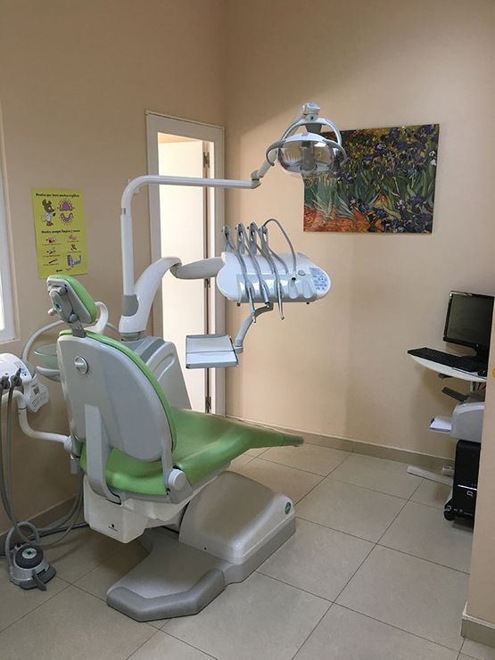 Clínica Dental de Especialidades Doctora Amparo Sierra Alonso consultorio uno