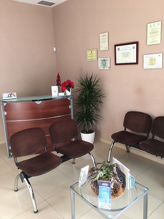 Clínica Dental de Especialidades Doctora Amparo Sierra Alonso sala de espera